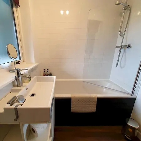 2 Bedroom, Free Parking & Netflix Near Hospitals Aberdeen Exterior photo