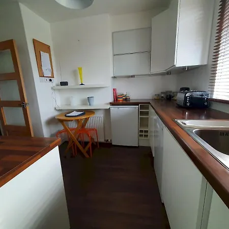2 Bedroom, Free Parking & Netflix Near Hospitals Aberdeen Exterior photo