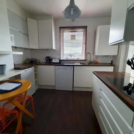 2 Bedroom, Free Parking & Netflix Near Hospitals Aberdeen Exterior photo